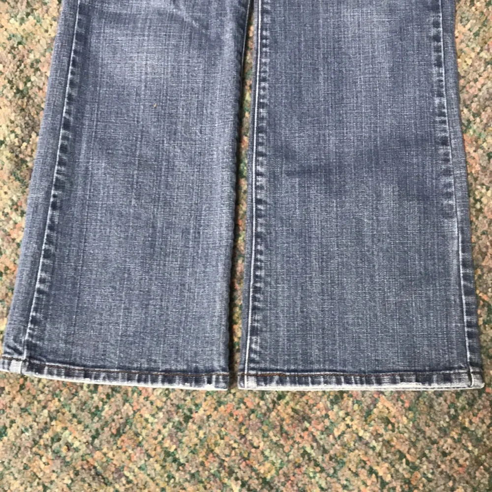 Levi’s 545 Low Boot Cut Jeans - Picture 12 of 12